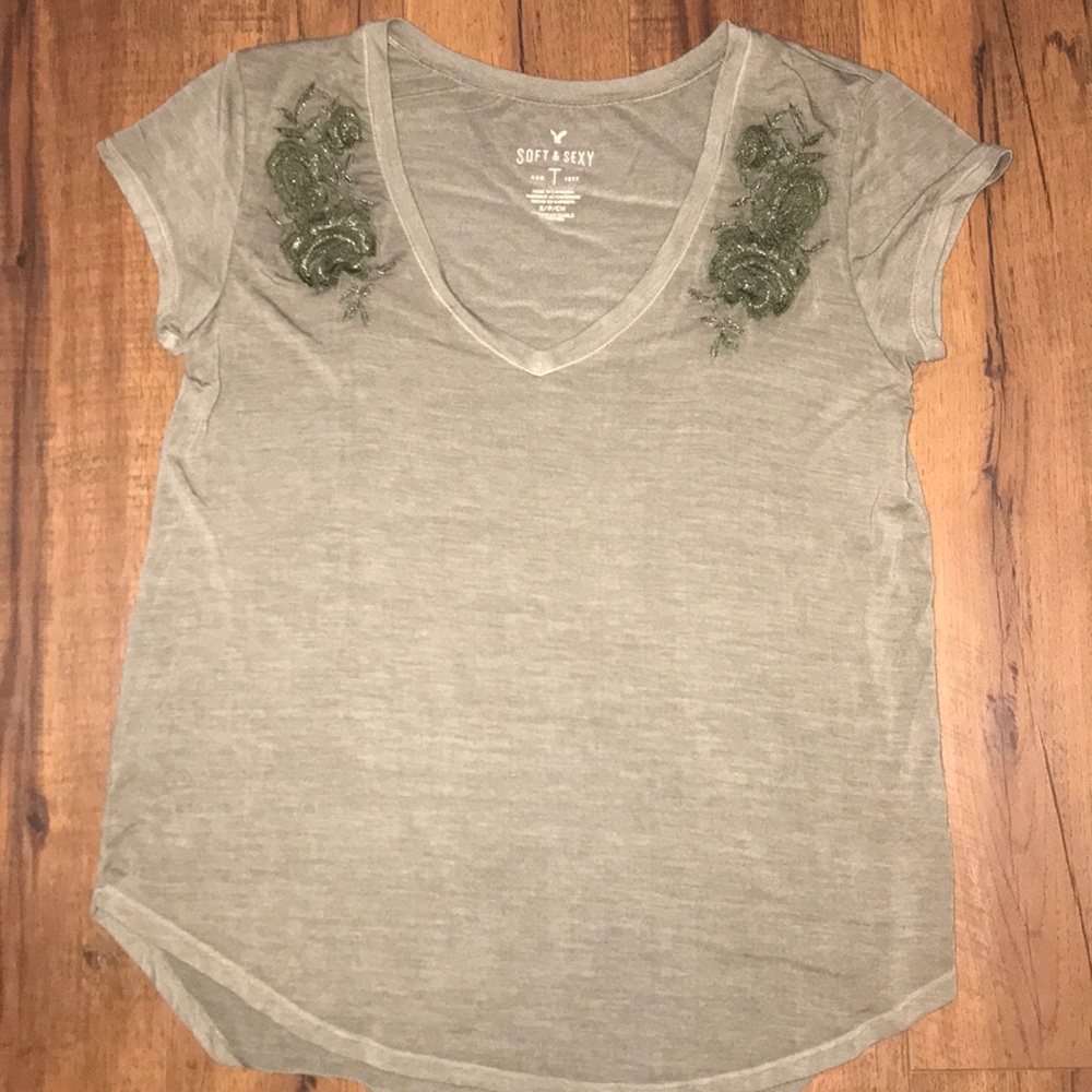 American Eagle t shirt